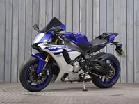 YAMAHA R1