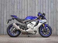 YAMAHA R1