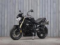 TRIUMPH STREET TRIPLE 675