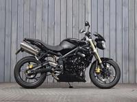 TRIUMPH STREET TRIPLE 675