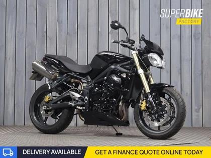 TRIUMPH STREET TRIPLE 675