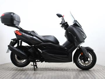 YAMAHA XMAX 125