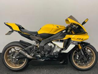 YAMAHA R1 