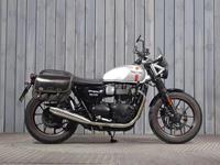 TRIUMPH STREET TWIN