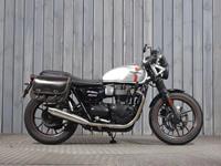 TRIUMPH STREET TWIN