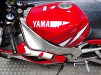 YAMAHA R1