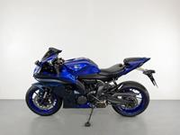 YAMAHA R7