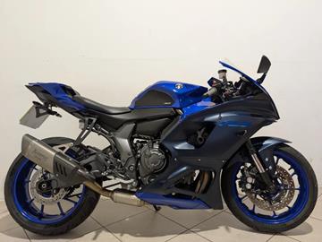 YAMAHA R7