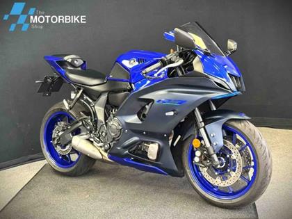 YAMAHA R7