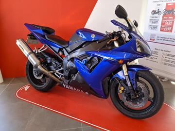 YAMAHA R1