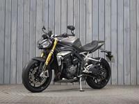 TRIUMPH SPEED TRIPLE 1200 RS