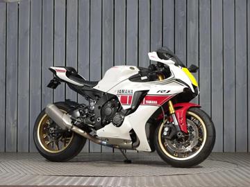 YAMAHA R1