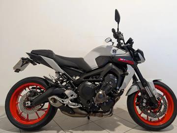 YAMAHA MT-09