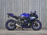 YAMAHA R7