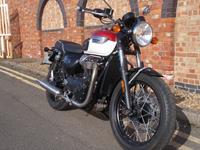 TRIUMPH BONNEVILLE T100