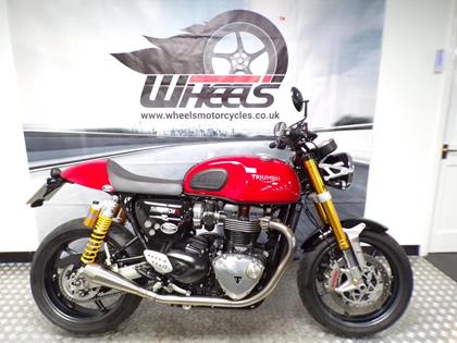 TRIUMPH THRUXTON 1200 R