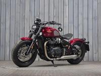 TRIUMPH BONNEVILLE BOBBER BLACK