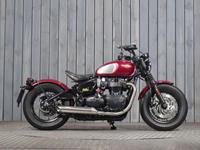 TRIUMPH BONNEVILLE BOBBER BLACK