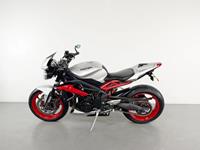 TRIUMPH STREET TRIPLE 675