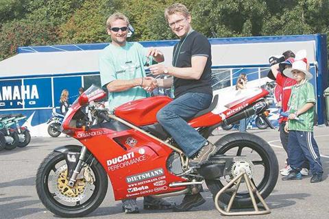 Foggy hands over his 916