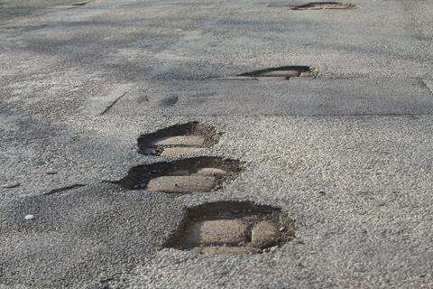 UK Potholes costing £billions