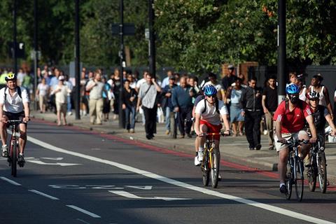 David Cameron ignores traffic laws while cycling