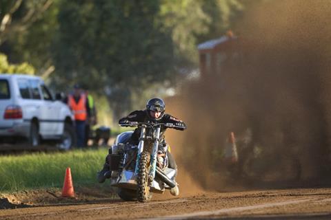 Video: Sand drag racing in Australia