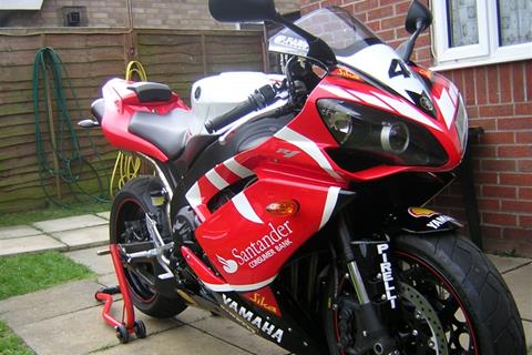  Santander Yamaha R1