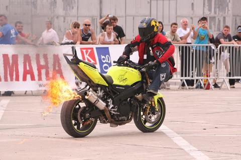 Organiser abandons stunt show and steals prize money