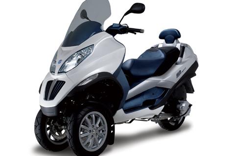 Piaggio MP3 125 Hybrid first ride