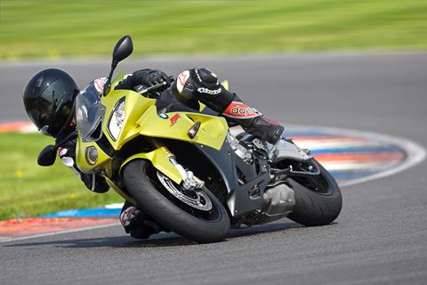 BMW S1000RR to star at free Oulton trackday for Pirelli tyre users