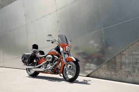 Harley-Davidson 2010 CVO bikes announced - Softail Convertible and Street Glide