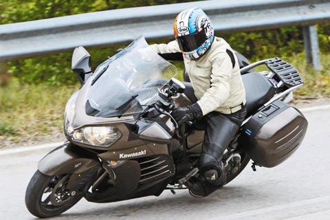 Video: Kawasaki GTR1400 first ride