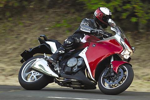 Video: Honda VFR1200F in action