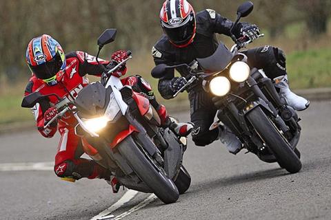 Video: 2010 Kawasaki Z1000 vs Triumph Speed Triple