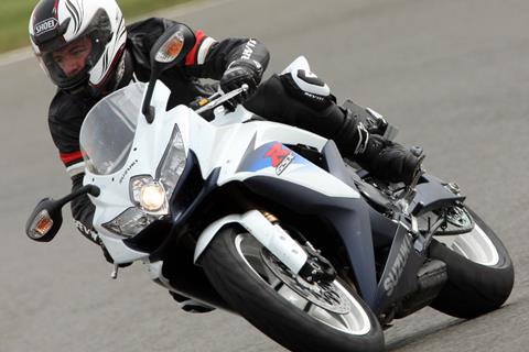 Staff bikes: Suzuki GSX-R600 - Silverstone, Sheene & snotty Dunlops