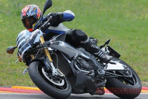 Video: New Aprilia RSV4 Tuono spotted on track again