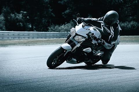 Video: New Triumph Speed Triple and Triumph Tiger 800 in action