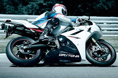 2011 Triumph Daytona 675R official pictures