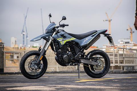 New Sinnis supermoto: SM-R 125 is new street version of SM-XE learner trailie