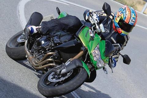 Video: 2011 Kawasaki Z750R test - 'too heavy to excite'