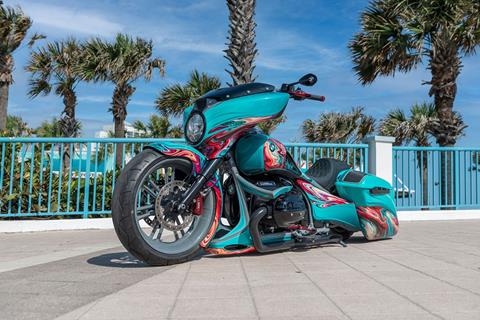 BMW R18 B transformed into extreme one-off bagger at world-famous Daytona Bike Week