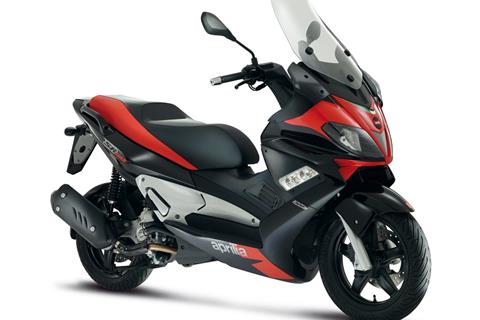 New Aprilia SR Max 125 and 300 scooters