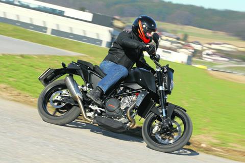 Scoop first ride! New KTM 690 Duke prototype