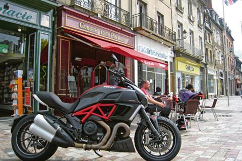 Staff bikes: Ducati Diavel - No pain, no gain