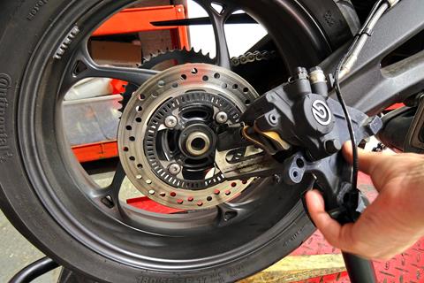 MCN Workshop: Drop your own wheels and save cash on tyre changes