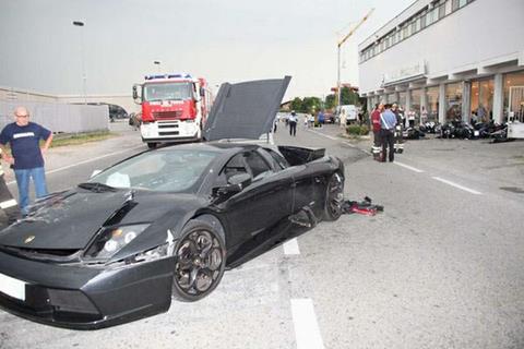 Lamborghini Murcielago vs BMW