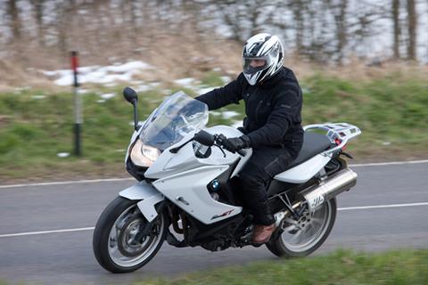 Video: BMW F800GT vs rivals