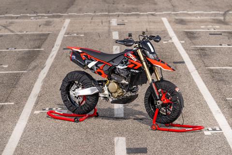 Singles club: Ducati reveals Hypermotard 698 Mono