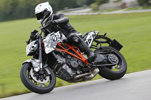 Video: KTM 1290 Super Duke R prototype ridden